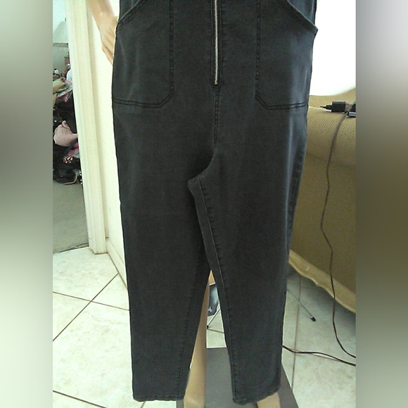 WE THE FREE Chic Black Denim Jumpsuit Front Zipper PKTS.STRETCHY SZ. LG 🔥🔥🔥🔥 - Picture 3 of 14